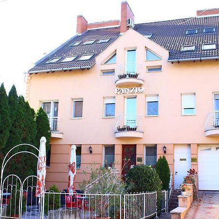 Bed and Breakfast Kálmán Panzió Szeged Exterior foto