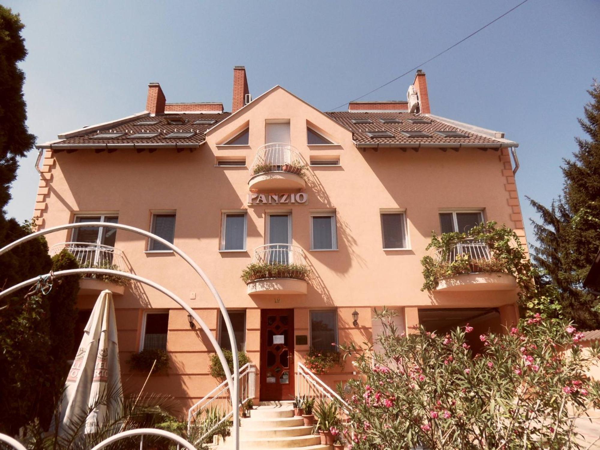 Bed and Breakfast Kálmán Panzió Szeged Exterior foto