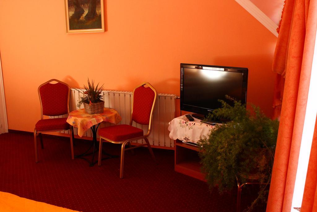 Bed and Breakfast Kálmán Panzió Szeged Exterior foto