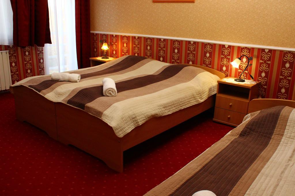 Bed and Breakfast Kálmán Panzió Szeged Exterior foto