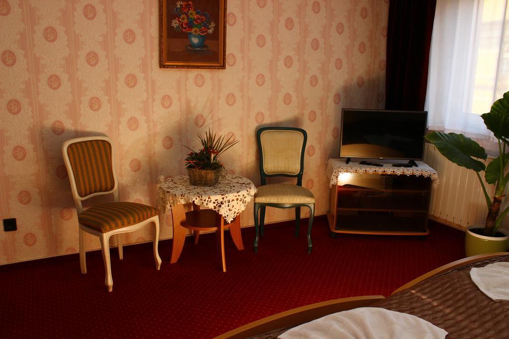 Bed and Breakfast Kálmán Panzió Szeged Exterior foto