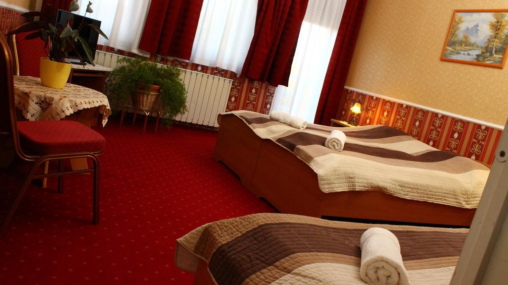 Bed and Breakfast Kálmán Panzió Szeged Exterior foto