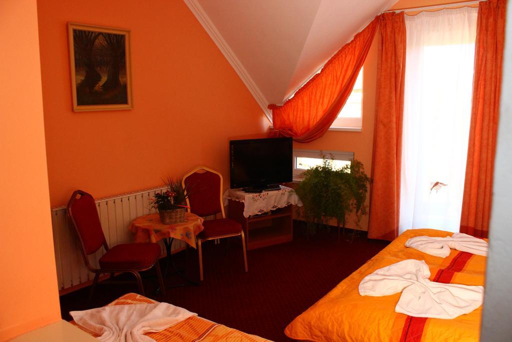 Bed and Breakfast Kálmán Panzió Szeged Exterior foto