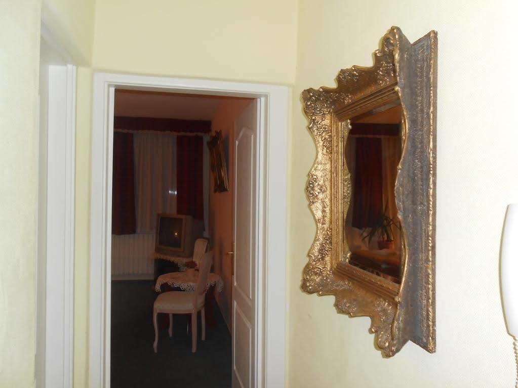 Bed and Breakfast Kálmán Panzió Szeged Exterior foto