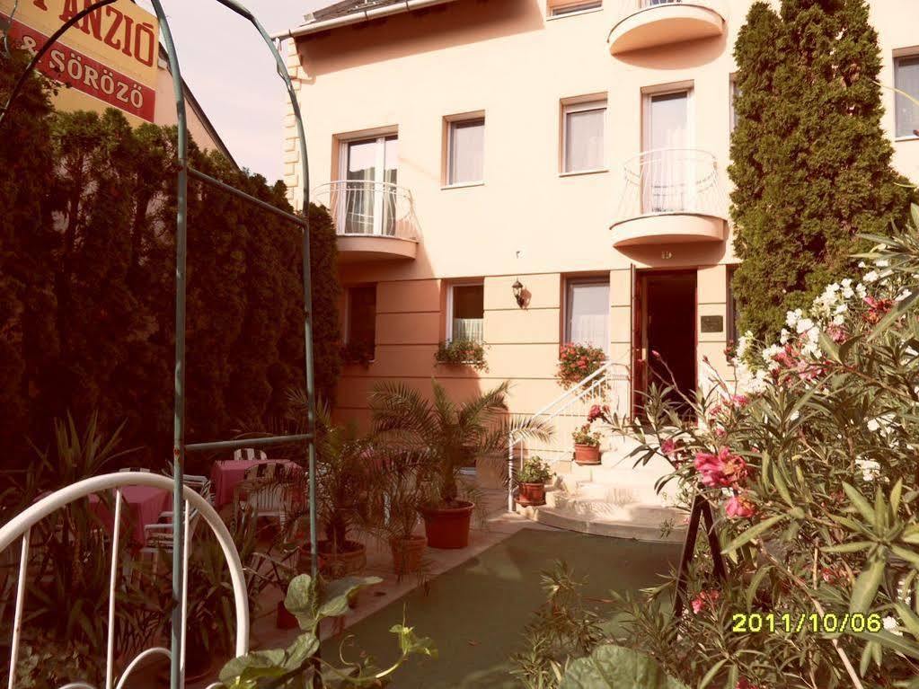 Bed and Breakfast Kálmán Panzió Szeged Exterior foto