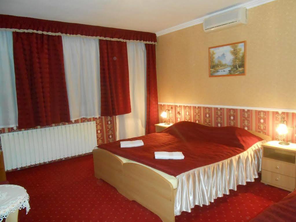 Bed and Breakfast Kálmán Panzió Szeged Exterior foto