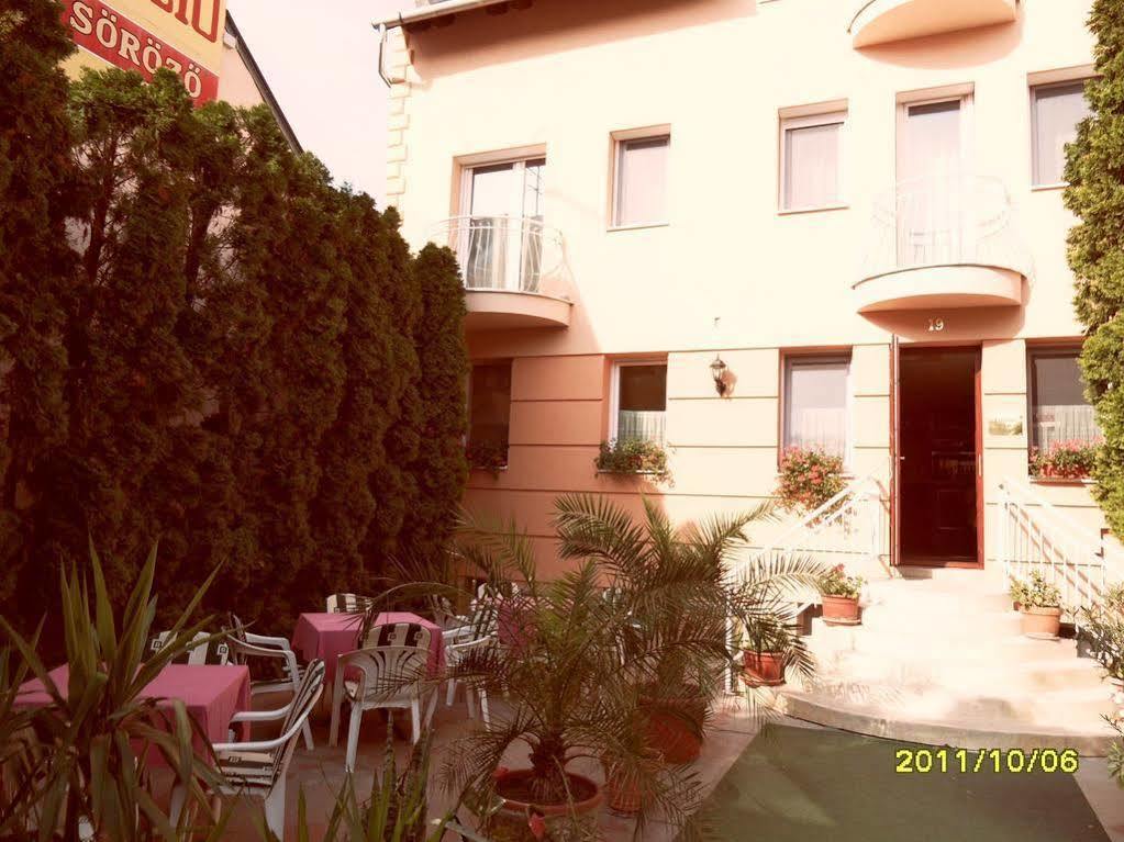 Bed and Breakfast Kálmán Panzió Szeged Exterior foto